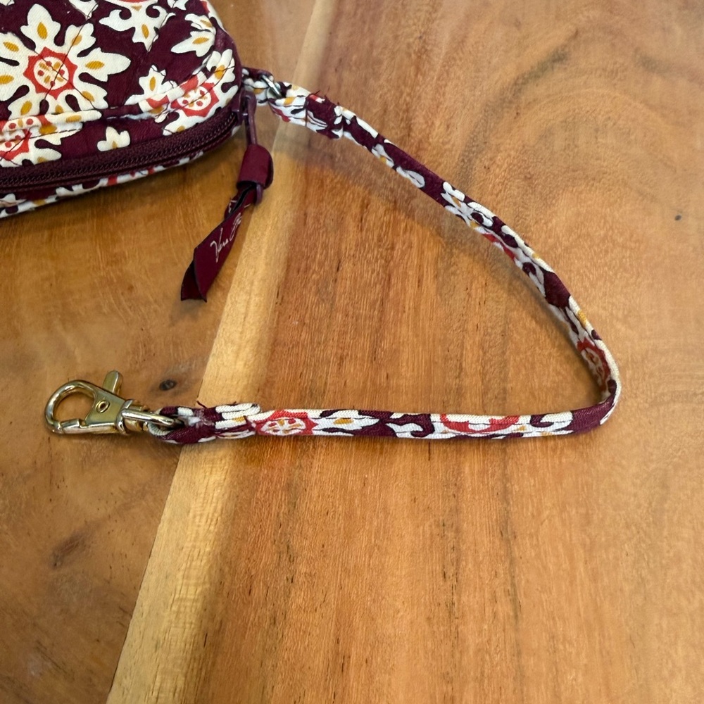 Vera Bradley Vintage  RETIRED 2006 Medallion Wristlet - Picture 8 of 11